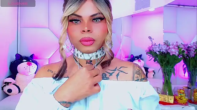 Snapshot of AdanKinng chatting on 11.14.25 AdanKinng online show from 11.14.25