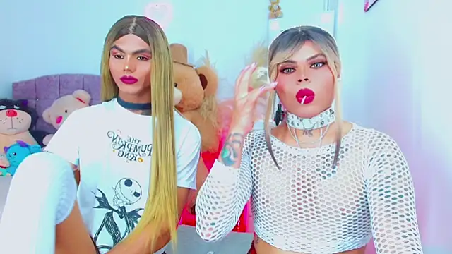 Snapshot of AdanKinng chatting on 04.14.26 AdanKinng online show from 04.14.26