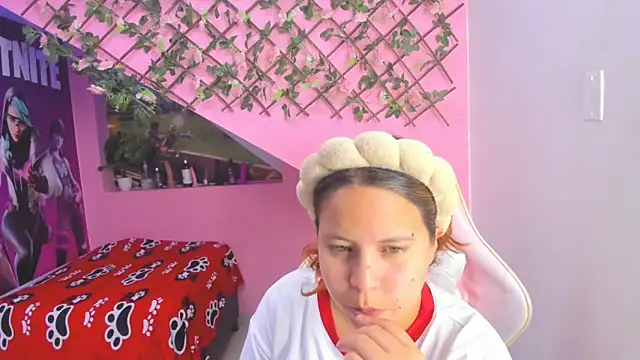 Snapshot of marcellaa303av chatting on 01.04.25 marcellaa303av online show from 01.04.25