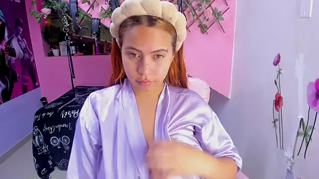 Snapshot of marcellaa303av chatting on 09.19.25 marcellaa303av online show from 09.19.25