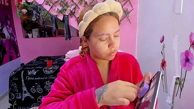 Snapshot of marcellaa303av chatting on 09.22.25 marcellaa303av online show from 09.22.25