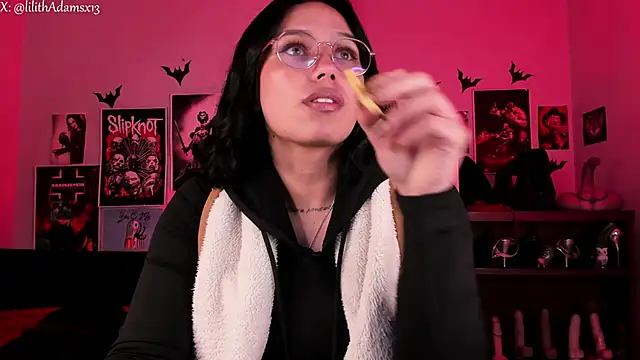 Snapshot of lilith-deveraux chatting on 03.26.26 lilith-deveraux online show from 03.26.26