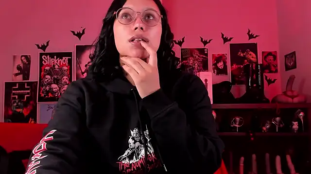 Snapshot of lilith-deveraux chatting on 04.01.26 lilith-deveraux online show from 04.01.26