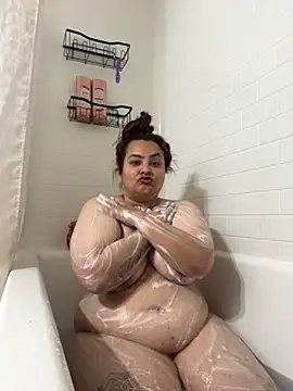 Snapshot of DatBishYouMiss chatting on 11.13.25 DatBishYouMiss online show from 11.13.25