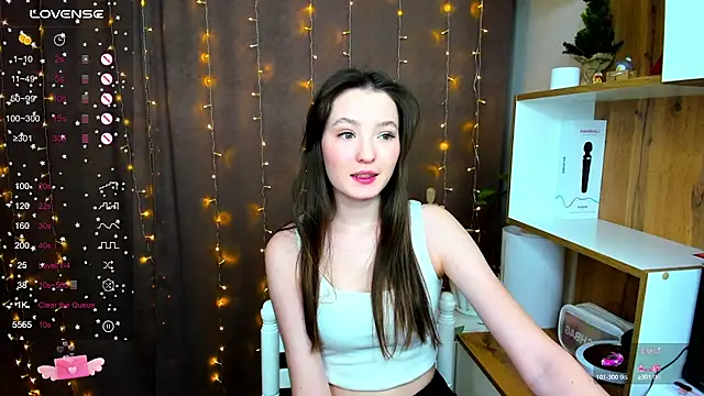 Snapshot of Fairyy_Moon chatting on 12.14.24 Fairyy Moon online show from 12.14.24