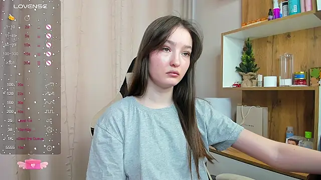 Snapshot of Fairyy_Moon chatting on 02.13.25 Fairyy Moon online show from 02.13.25