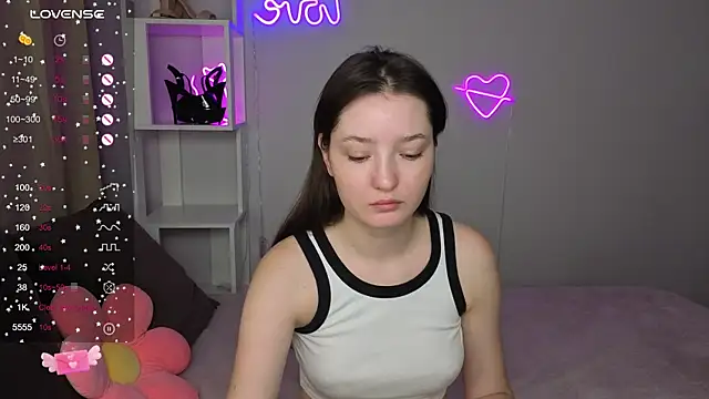 Snapshot of Fairyy_Moon chatting on 10.13.25 Fairyy Moon online show from 10.13.25