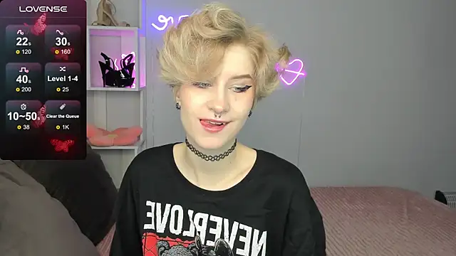 Snapshot of Angel_Jules chatting on 10.19.25 Angel Jules online show from 10.19.25