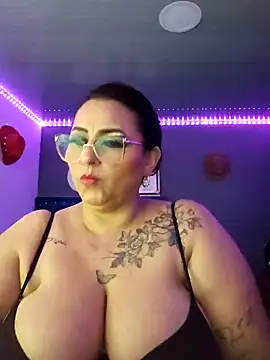 Snapshot of Ivonnee__ chatting on 12.11.24 Ivonnee   online show from 12.11.24