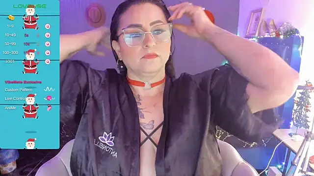 Snapshot of Ivonnee__ chatting on 12.18.24 Ivonnee   online show from 12.18.24