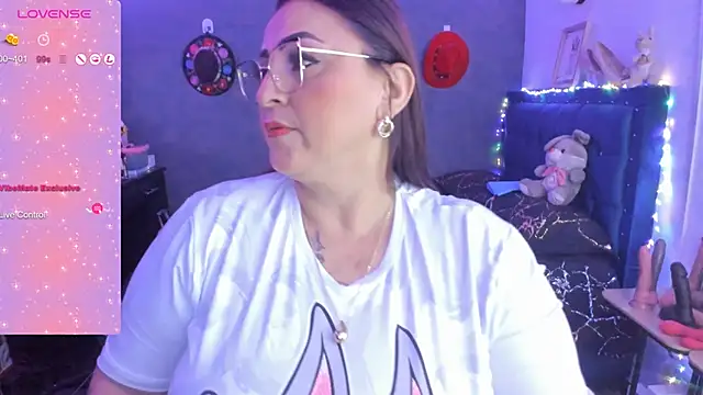 Snapshot of Ivonnee__ chatting on 01.12.25 Ivonnee   online show from 01.12.25