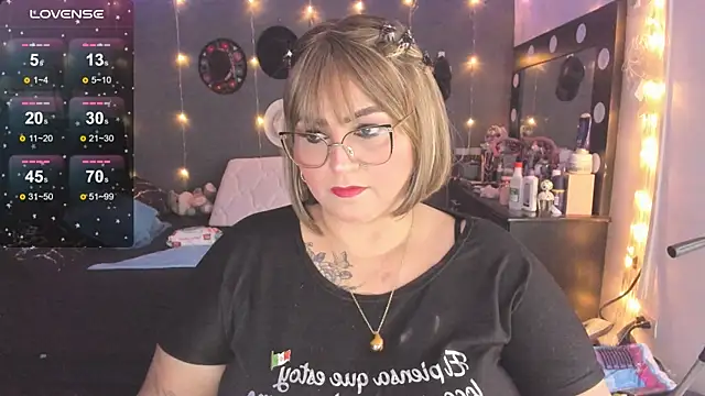 Snapshot of Ivonnee__ chatting on 02.19.25 Ivonnee   online show from 02.19.25