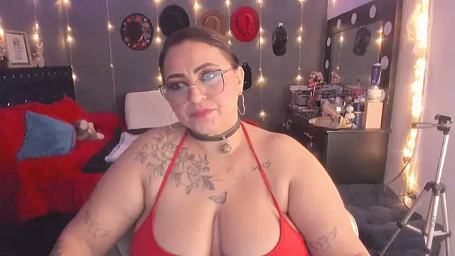 Snapshot of Ivonnee__ chatting on 03.14.25 Ivonnee   online show from 03.14.25