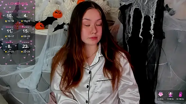Snapshot of MiriaamWhite chatting on 10.26.25 MiriaamWhite online show from 10.26.25
