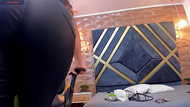 Alahia Dangelo online show from 02.12.25