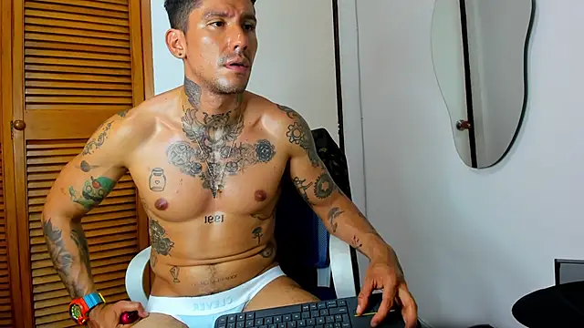 Snapshot of Dylanstonne chatting on 03.22.25 Dylanstonne online show from 03.22.25