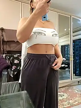 Snapshot of Sparkle2206 chatting on 10.05.25 Sparkle2206 online show from 10.05.25