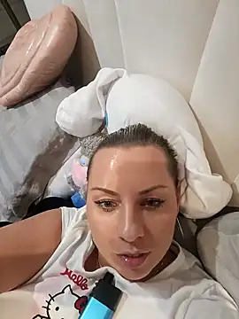 Snapshot of Sparkle2206 chatting on 10.12.25 Sparkle2206 online show from 10.12.25