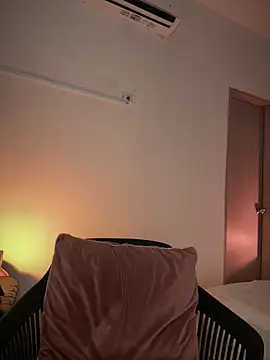 Pink Jazmin online show from 03.12.26