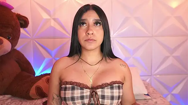 Snapshot of LeagueOfLovers chatting on 03.09.25 LeagueOfLovers online show from 03.09.25