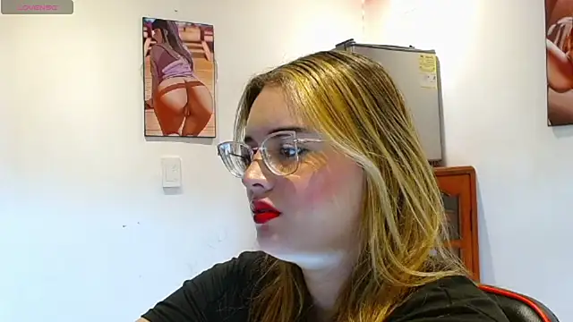 Snapshot of kendallclarkk03 chatting on 02.19.25 kendallclarkk03 online show from 02.19.25