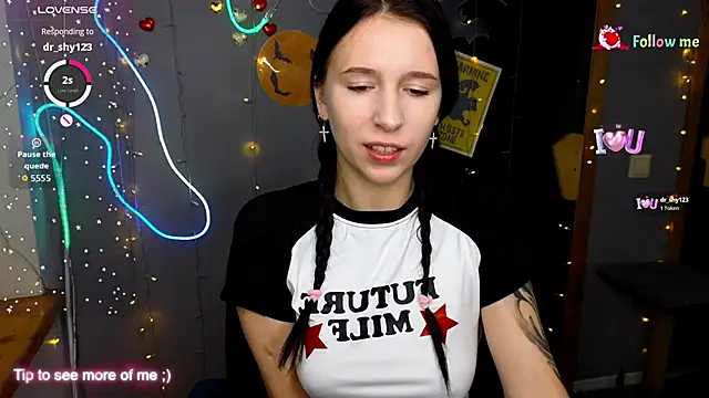 Snapshot of KarolinaBlacks chatting on 10.19.25 KarolinaBlacks online show from 10.19.25