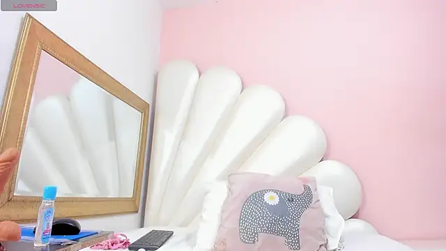 Snapshot of Ally_Parkeer_ chatting on 01.15.25 Ally Parkeer online show from 01.15.25