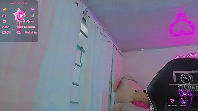 Laylafoxy tay online show from 02.05.26