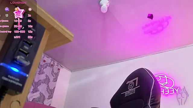 Laylafoxy tay online show from 02.10.26