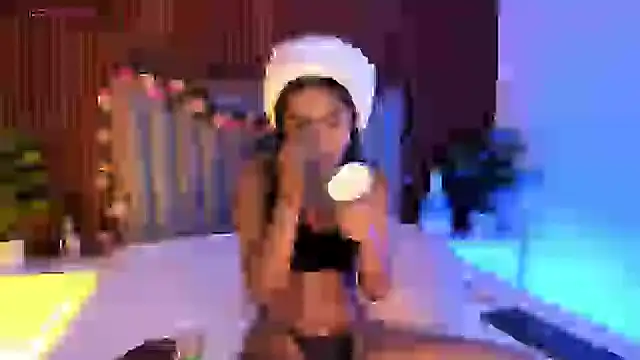 Snapshot of Lucy_Frazier chatting on 12.27.24 Lucy Frazier online show from 12.27.24