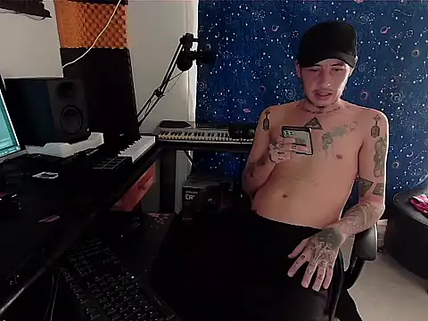 Snapshot of patrik_tattoo_ chatting on 12.04.24 patrik tattoo online show from 12.04.24