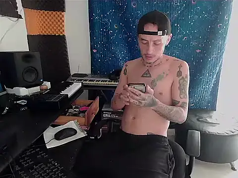 Snapshot of patrik_tattoo_ chatting on 12.27.24 patrik tattoo online show from 12.27.24