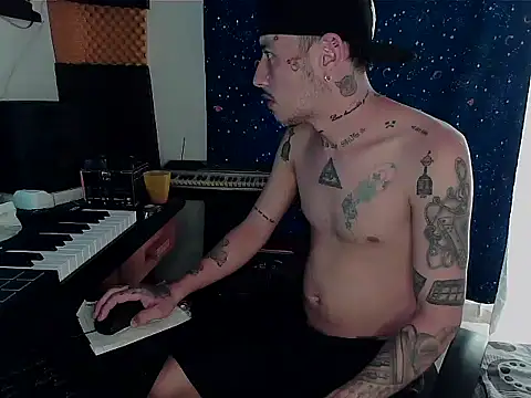 Snapshot of patrik_tattoo_ chatting on 01.07.25 patrik tattoo online show from 01.07.25