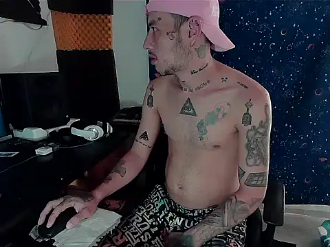 Snapshot of patrik_tattoo_ chatting on 01.14.25 patrik tattoo online show from 01.14.25