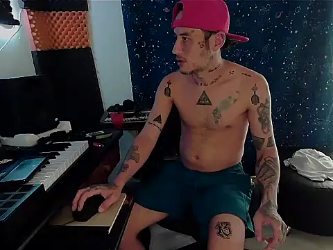 Snapshot of patrik_tattoo_ chatting on 02.15.25 patrik tattoo online show from 02.15.25