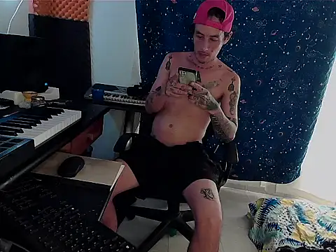 Snapshot of patrik_tattoo_ chatting on 03.17.25 patrik tattoo online show from 03.17.25