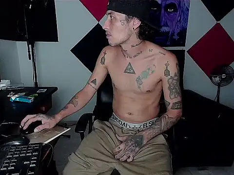 Snapshot of patrik_tattoo_ chatting on 09.30.25 patrik tattoo online show from 09.30.25