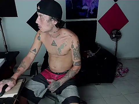 Snapshot of patrik_tattoo_ chatting on 10.12.25 patrik tattoo online show from 10.12.25