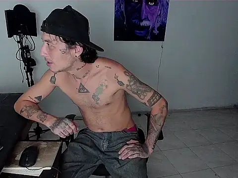 Snapshot of patrik_tattoo_ chatting on 10.18.25 patrik tattoo online show from 10.18.25