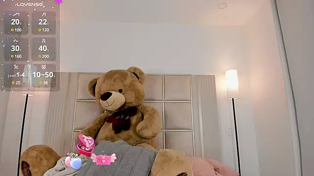 Snapshot of saraamiller_ chatting on 02.11.25 saraamiller online show from 02.11.25