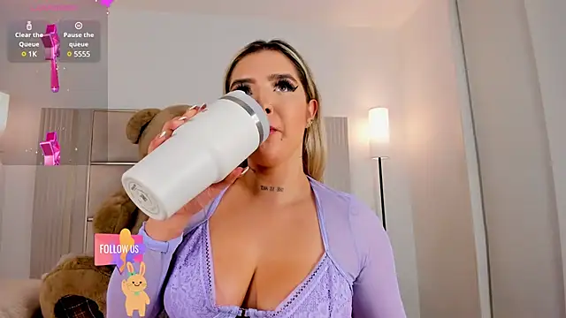 Snapshot of saraamiller_ chatting on 02.22.25 saraamiller online show from 02.22.25