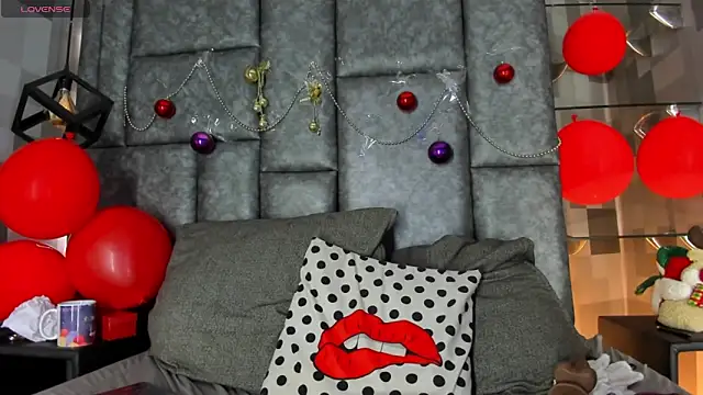 Snapshot of Corina_Taylor_ chatting on 12.24.24 Corina Taylor online show from 12.24.24