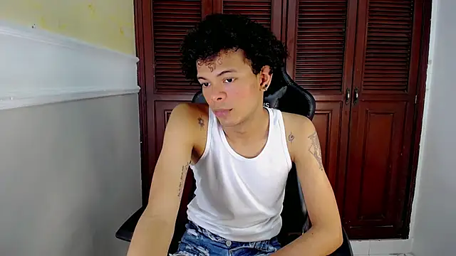 Snapshot of rose_Skinny_ chatting on 09.28.25 rose Skinny online show from 09.28.25