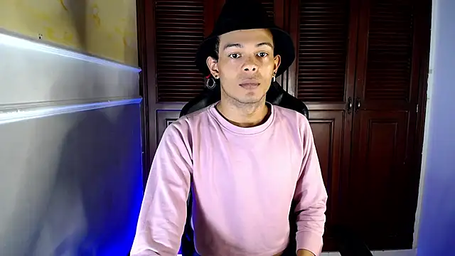 Snapshot of rose_Skinny_ chatting on 10.08.25 rose Skinny online show from 10.08.25