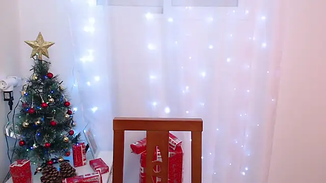 Snapshot of Genesisgems11_ chatting on 12.13.24 Genesisgems11 online show from 12.13.24