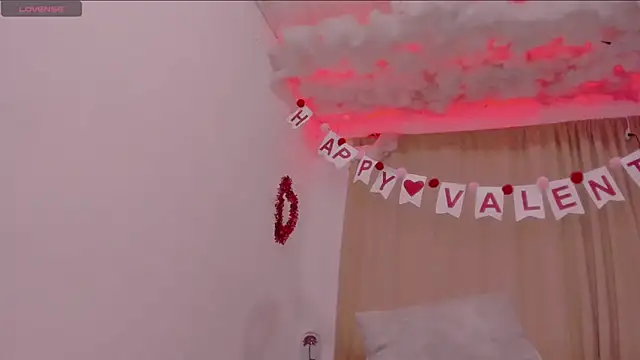 Lauu G online show from 02.15.25