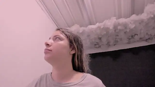 Lauu G online show from 11.04.25