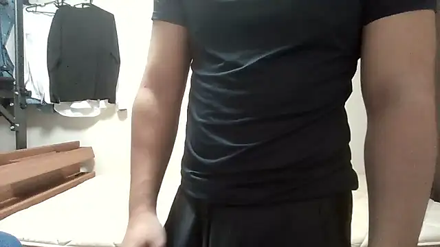 YU-KI00 online show from 10.25.25