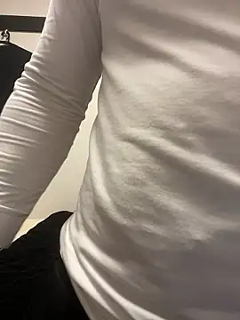 YU-KI00 online show from 11.13.25