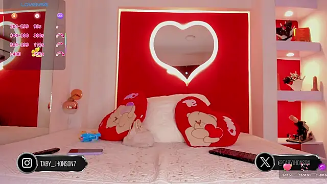 Snapshot of TabyJhonson chatting on 10.17.25 TabyJhonson online show from 10.17.25